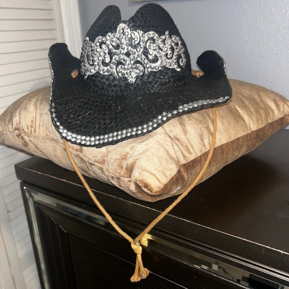 Black Cow Girl Hat - Picture 1 of 2